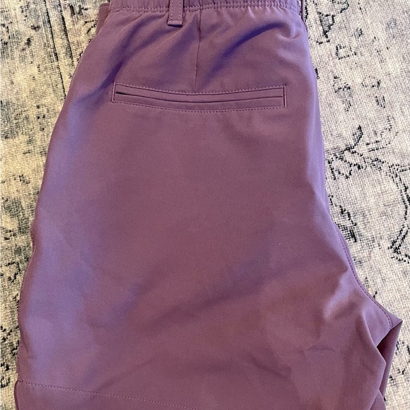 Swing away stylish shorts for the course - Picture 4 of 4